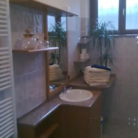 Affittacamere Valchiavenna - Foresteria Lombarda Con Parcheggio Privato Sul Posto! Apprezzata Gestione Familiare Dal 2012, Qualità-prezzo Top! Guest-house With Private Parking On Site! Appreciated Family Management Since 2012, Quality-price Top!